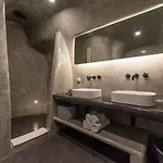 Nk Cave House * ثيرا